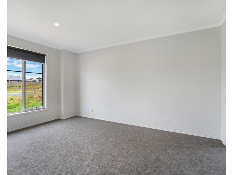 26 Curlew Way, Cowes VIC 3922