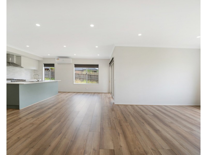 26 Curlew Way, Cowes VIC 3922
