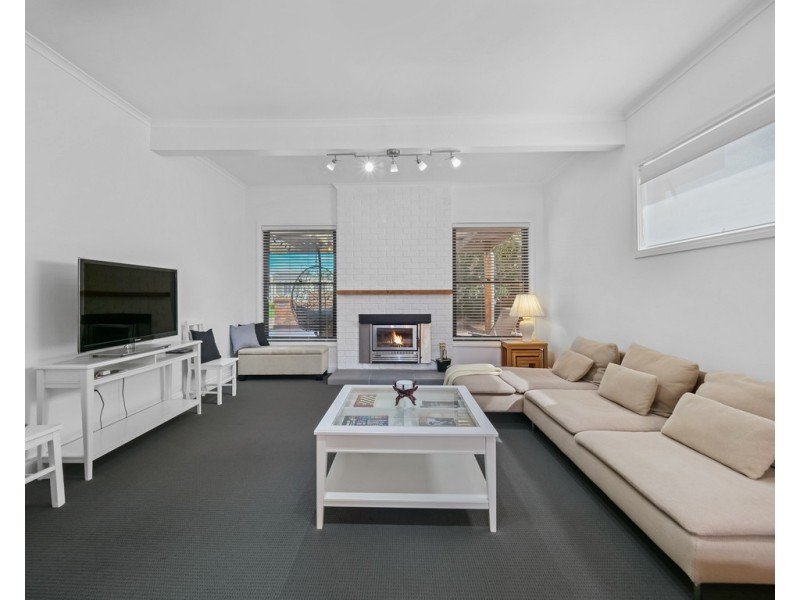 17 Albany Road, Cowes VIC 3922