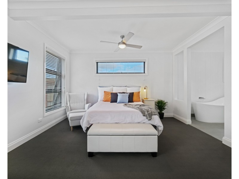 17 Albany Road, Cowes VIC 3922