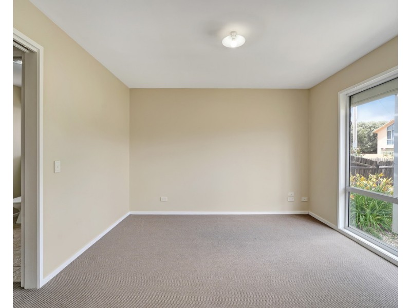 21 Irving Road, Cowes VIC 3922
