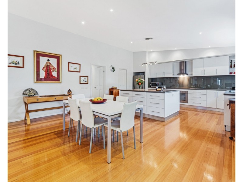 16 Norman Drive, Cowes VIC 3922