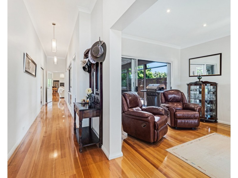 16 Norman Drive, Cowes VIC 3922