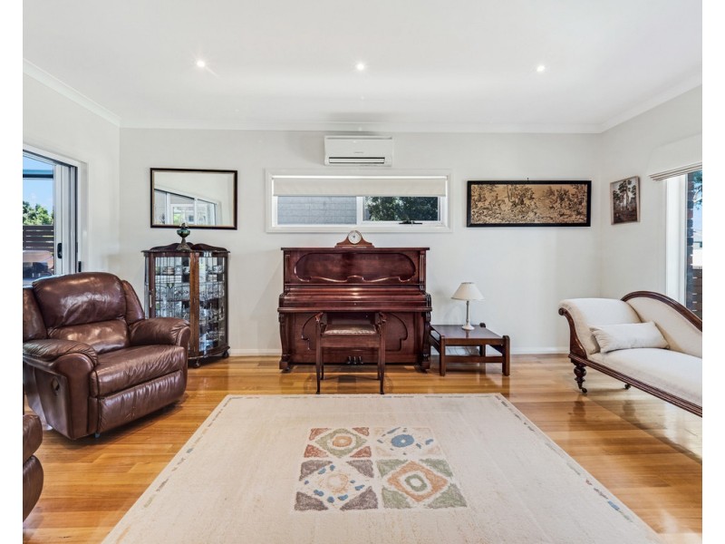 16 Norman Drive, Cowes VIC 3922