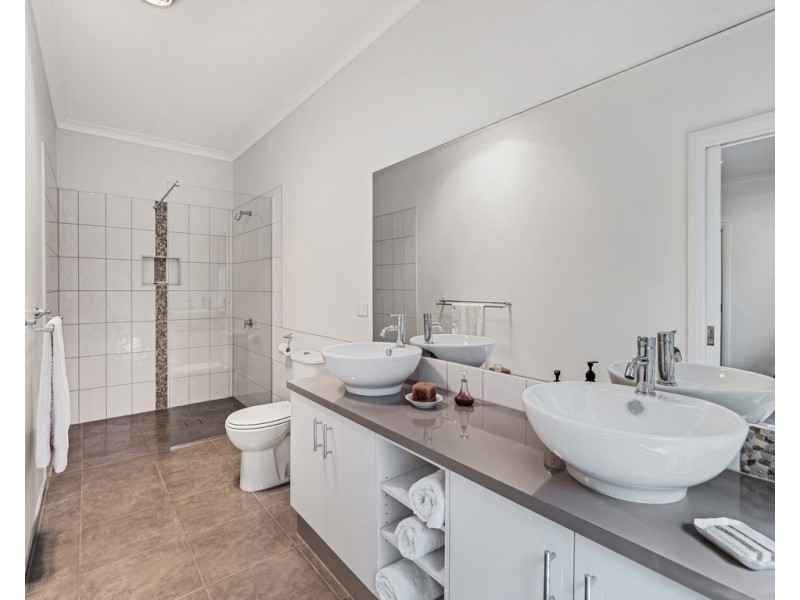 16 Norman Drive, Cowes VIC 3922