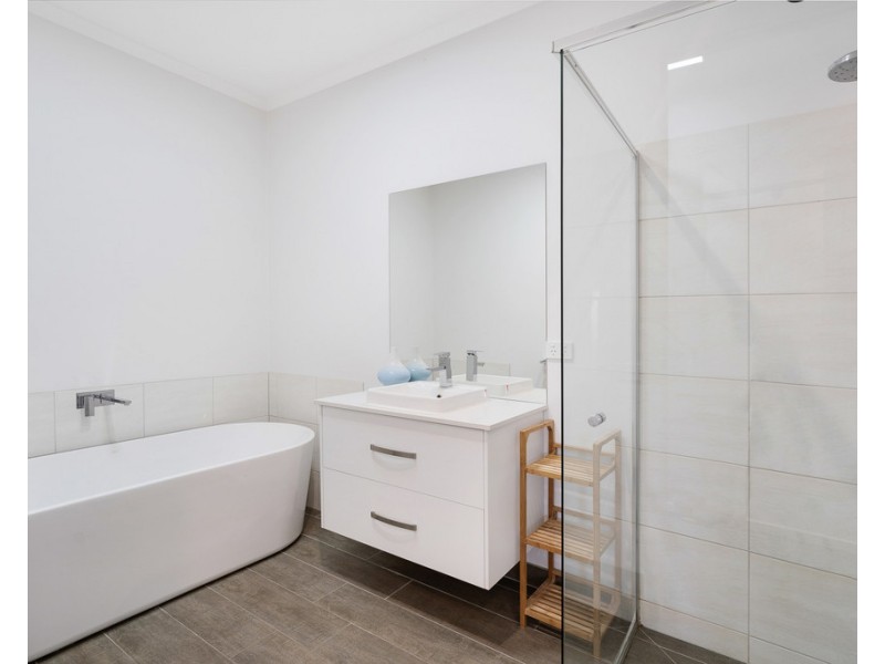 27 Boobook Grove, Cowes VIC 3922