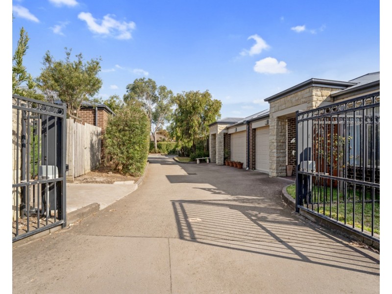 4/1A Leslie Avenue, Cowes VIC 3922