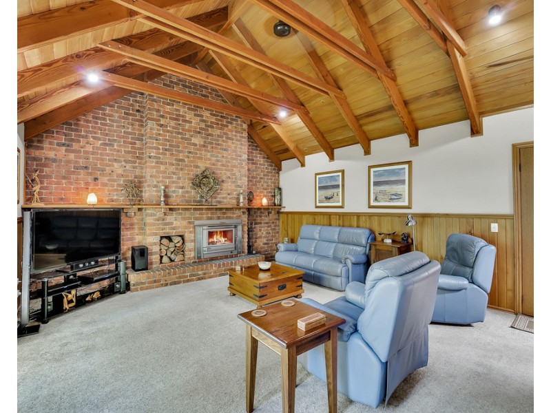 24 Raywood Avenue, Cowes VIC 3922