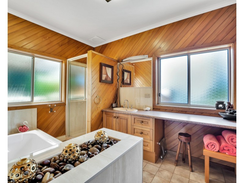 24 Raywood Avenue, Cowes VIC 3922