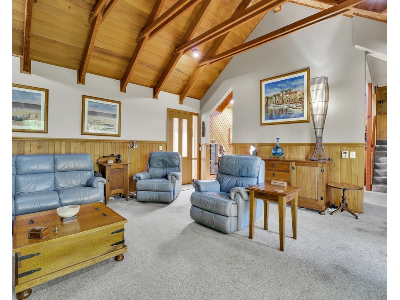 24 Raywood Avenue, Cowes VIC 3922