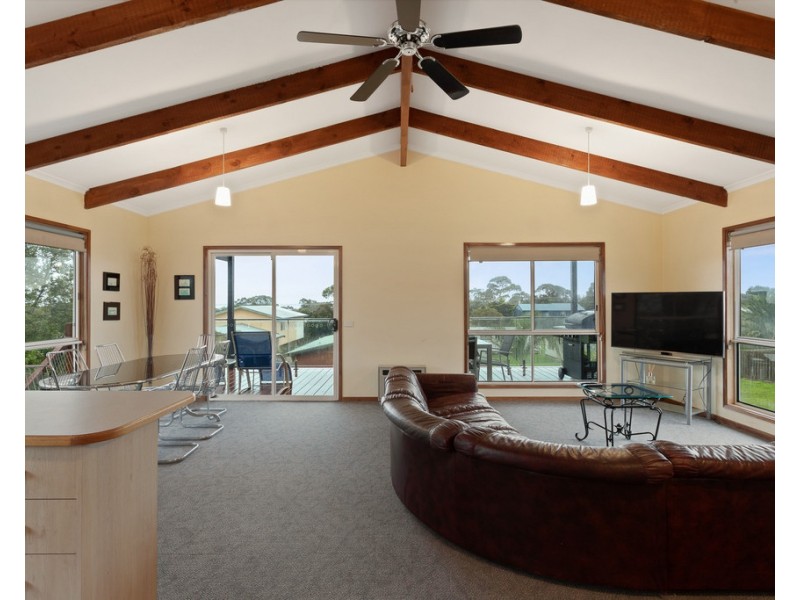 18 Boonderabbi Way, Cowes VIC 3922