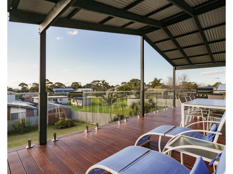 18 Boonderabbi Way, Cowes VIC 3922