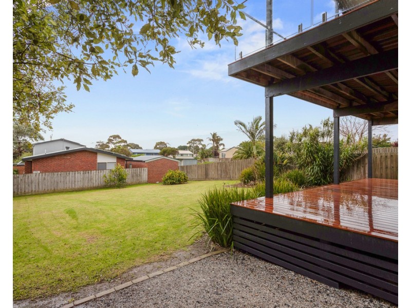 18 Boonderabbi Way, Cowes VIC 3922