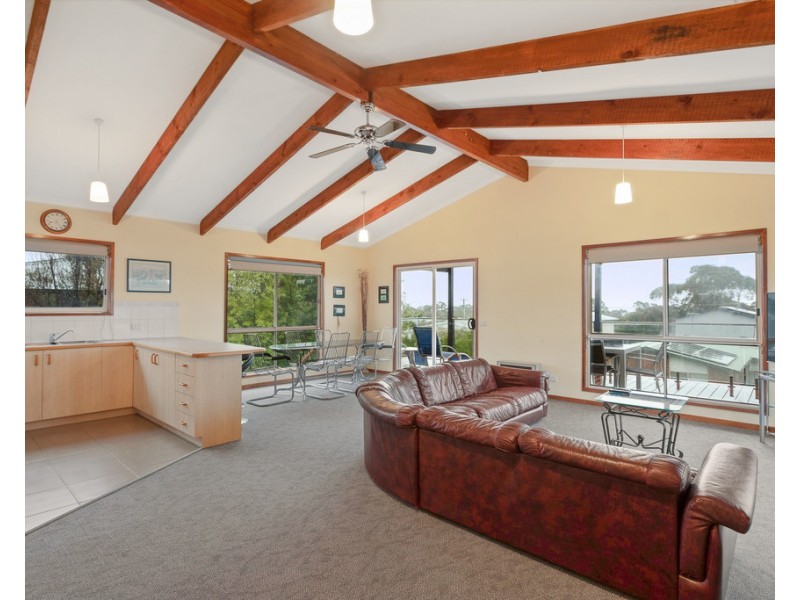 18 Boonderabbi Way, Cowes VIC 3922