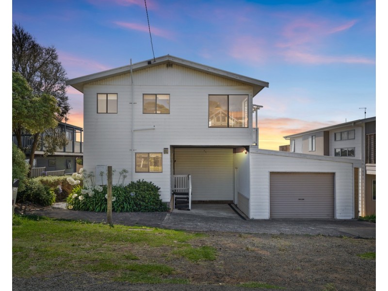 13 Hollywood Crescent, Smiths Beach VIC 3922