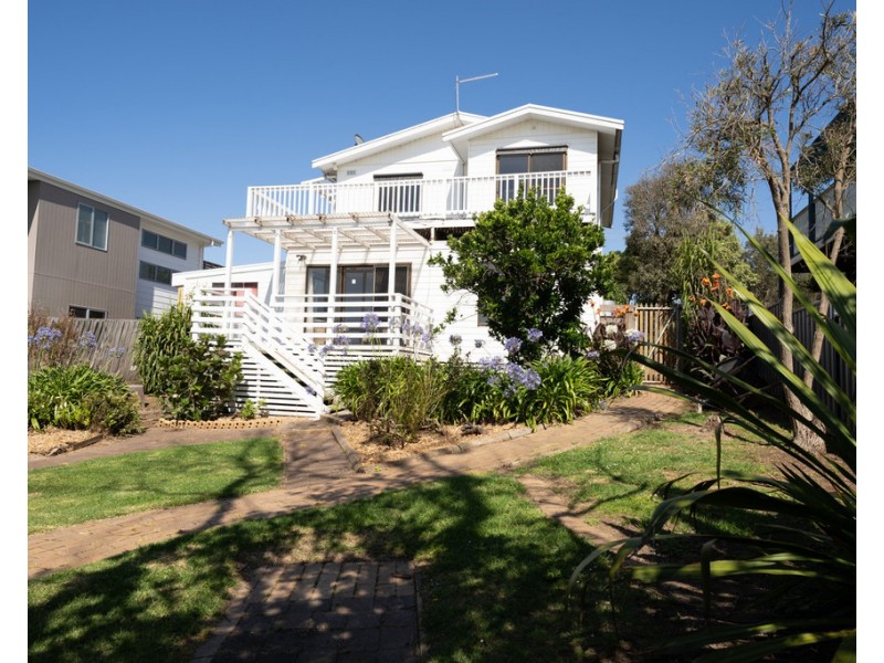 13 Hollywood Crescent, Smiths Beach VIC 3922
