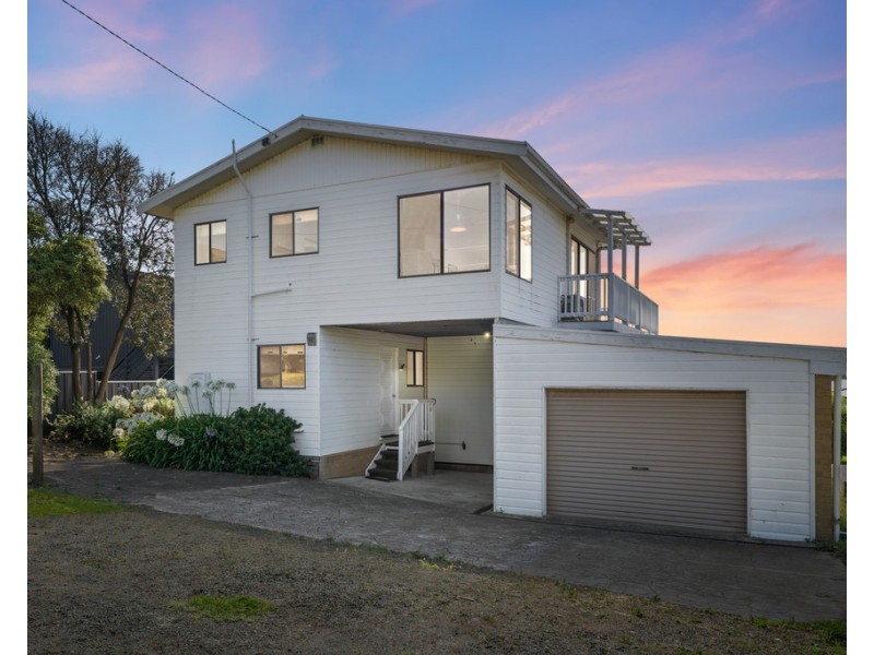13 Hollywood Crescent, Smiths Beach VIC 3922