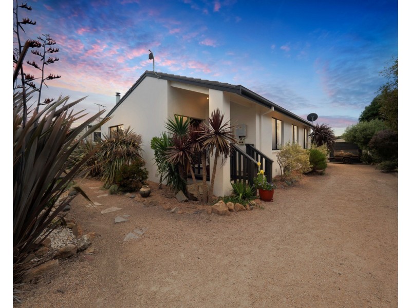 8 Dixon Street, Surf Beach VIC 3922