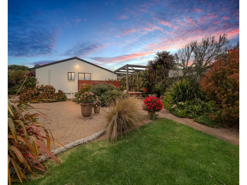 8 Dixon Street, Surf Beach VIC 3922