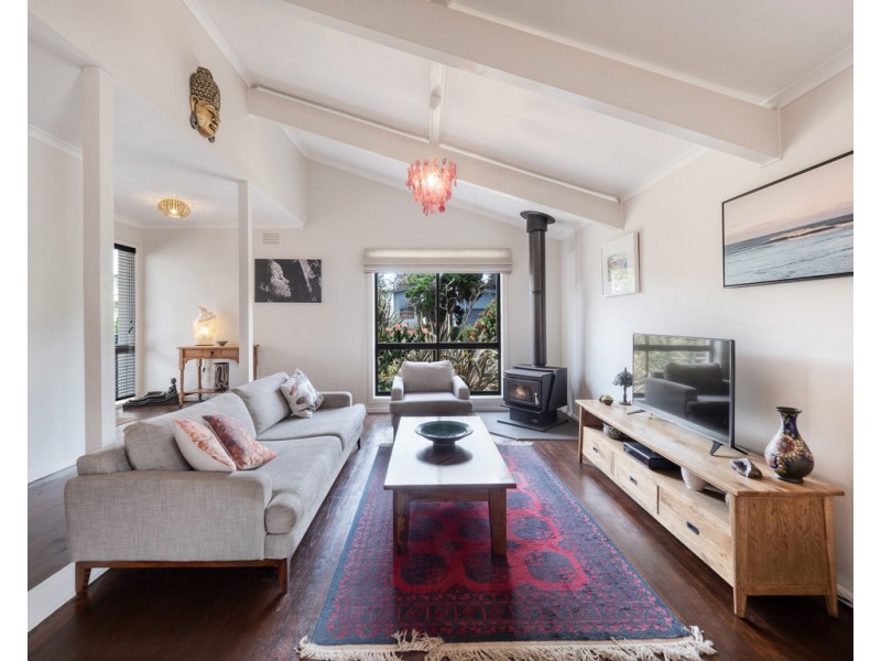 8 Dixon Street, Surf Beach VIC 3922