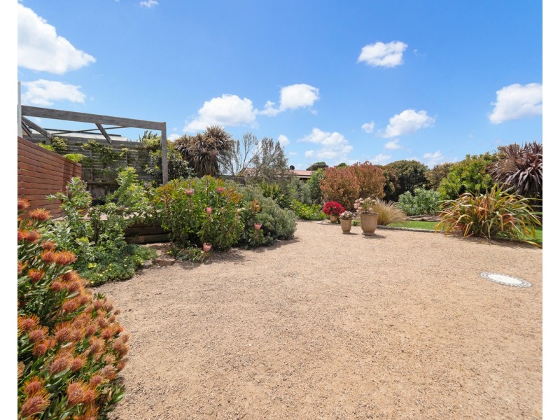 8 Dixon Street, Surf Beach VIC 3922