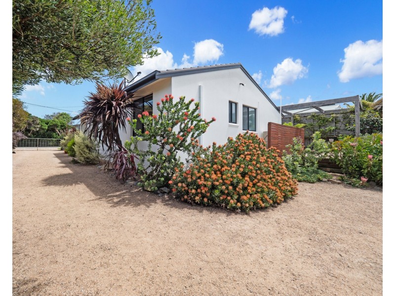 8 Dixon Street, Surf Beach VIC 3922