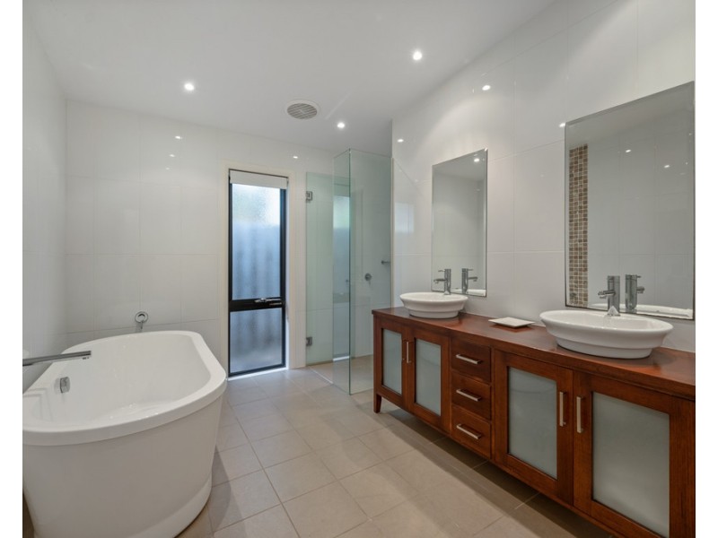 12 Hollywood Crescent, Smiths Beach VIC 3922