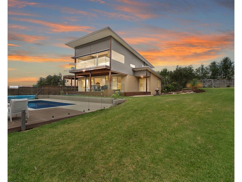 19 Water View Rise, Cowes VIC 3922