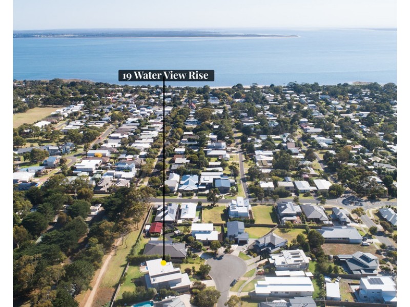19 Water View Rise, Cowes VIC 3922
