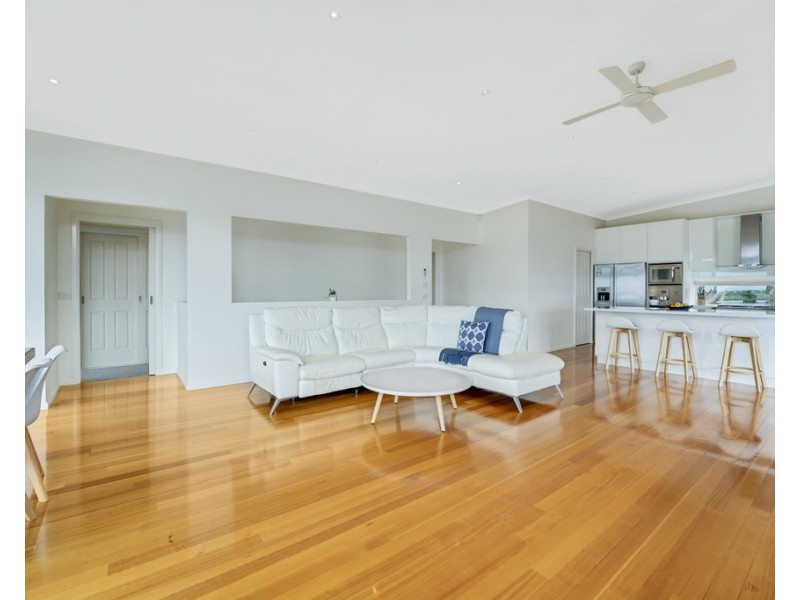 19 Water View Rise, Cowes VIC 3922