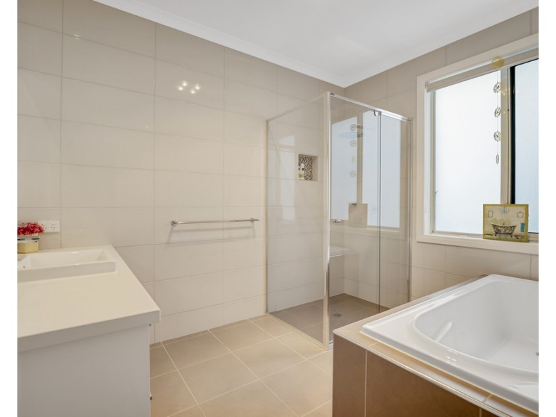 19 Water View Rise, Cowes VIC 3922