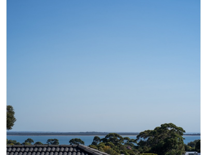 19 Water View Rise, Cowes VIC 3922