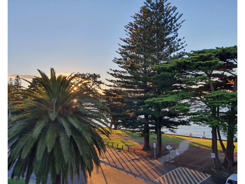 12/4 The Esplanade, Cowes VIC 3922