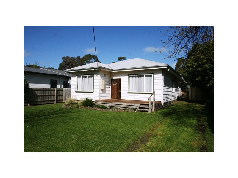 17 Outlook Drive, Cowes VIC 3922