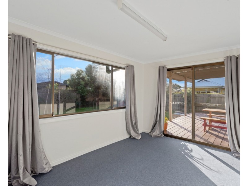 2 Pine Avenue, Cowes VIC 3922