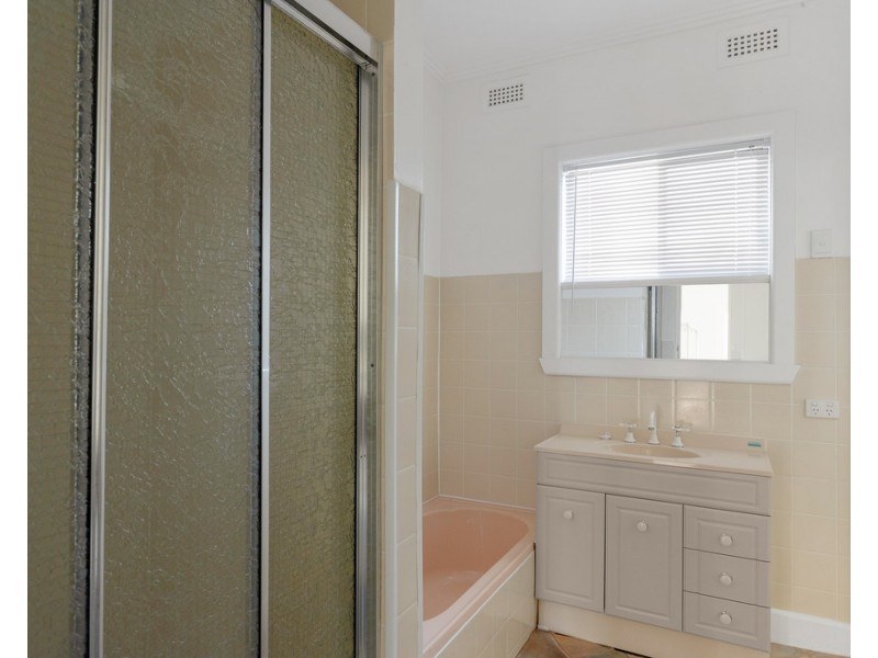 2 Pine Avenue, Cowes VIC 3922