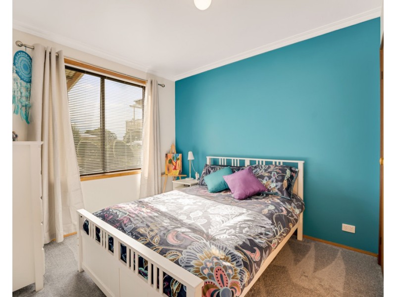 2/32 Parrakoola Way, Cowes VIC 3922