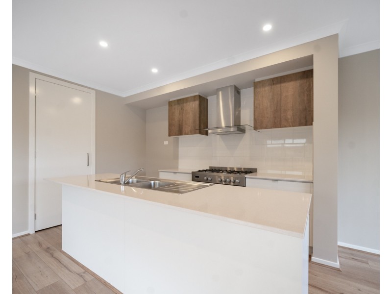 9B Malcalm Avenue, Surf Beach VIC 3922
