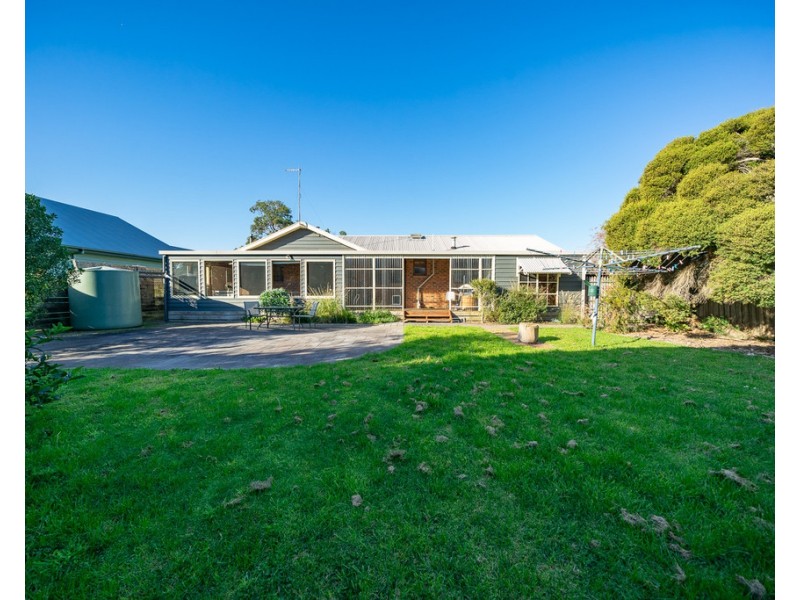 6 Fowler Grove, Newhaven VIC 3925