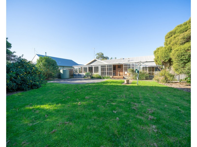6 Fowler Grove, Newhaven VIC 3925