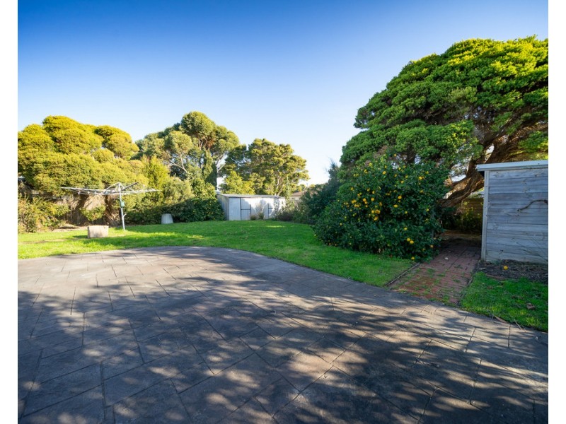 6 Fowler Grove, Newhaven VIC 3925