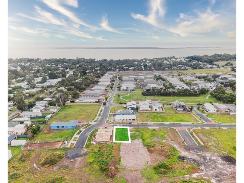 17 Abingdon Avenue, Cowes VIC 3922