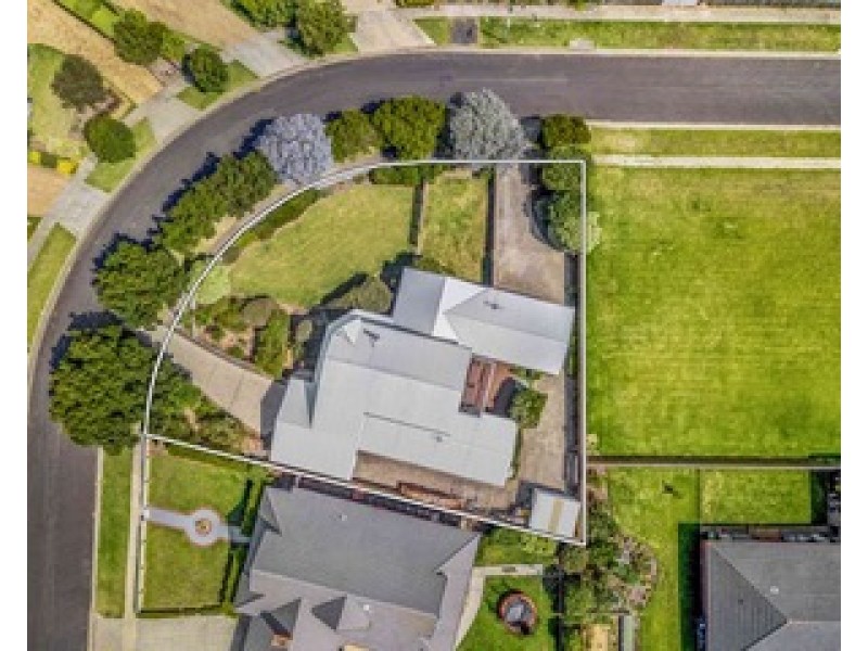 2 Tingara Close, San Remo VIC 3925
