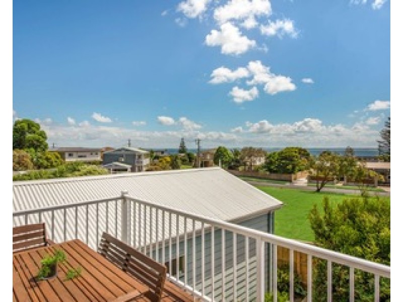 2 Tingara Close, San Remo VIC 3925