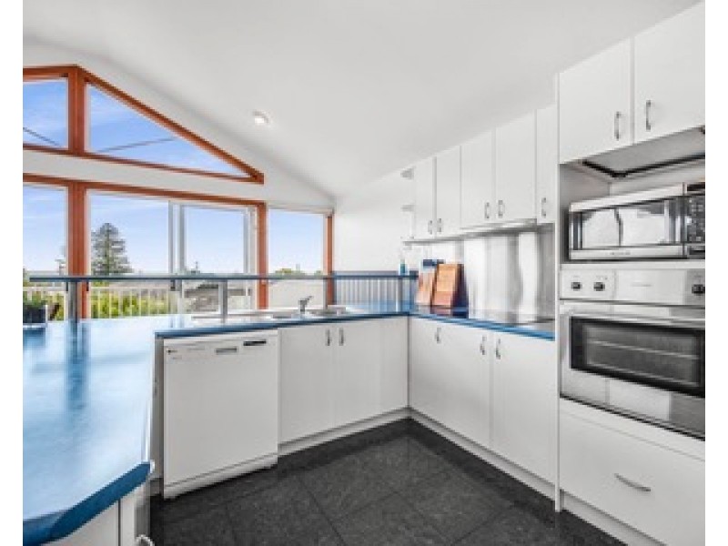 2 Tingara Close, San Remo VIC 3925