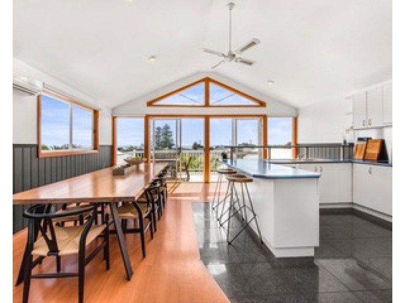 2 Tingara Close, San Remo VIC 3925
