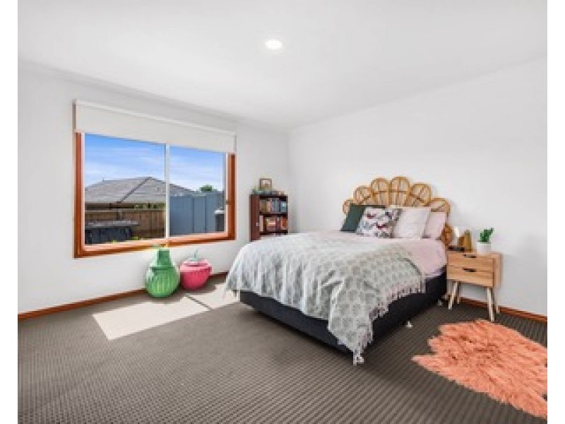 2 Tingara Close, San Remo VIC 3925