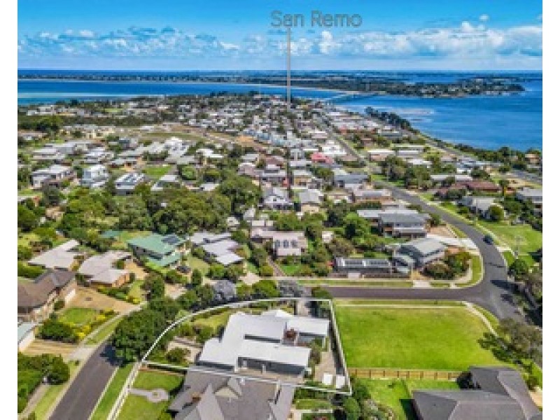 2 Tingara Close, San Remo VIC 3925