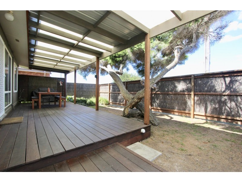 42 Sunderland Bay Road, Sunderland Bay VIC 3922