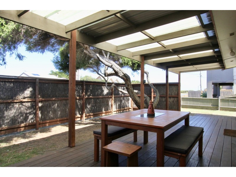 42 Sunderland Bay Road, Sunderland Bay VIC 3922